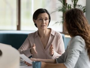 Detail_Leaders in discussion at table_shutterstock_2258472131